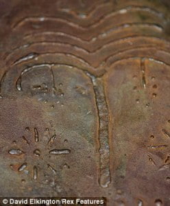 70 Libros de metal encontrados en una cueva en Jordania