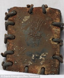 70 Libros de metal encontrados en una cueva en Jordania