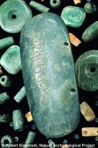 ¡Madre Maya! Esqueleto de 2000 años de antiguedad de una reina descubierto entre tesoros en una tumba infestada de roedores