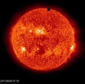 El misterioso Cubo Negro alrededor del Sol, 2011