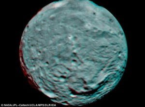 Impresionante vista 3D de una montaña de 13 kilómetros el asteroide Vesta - rodeada de escombros de derrumbe 3 Impresionante vista 3D de una montaña de 13 kilómetros el asteroide Vesta - rodeada de escombros de derrumbe