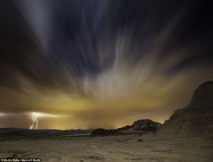 Imágenes del cielo Español durante una tormenta nocturna