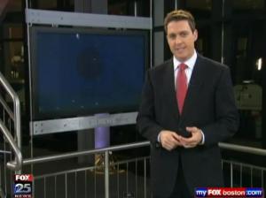 Fox25 Noticias: hombre graba un vídeo de un objeto brillante en el cielo - Swansea, Massachusetts - 08 de diciembre 2011