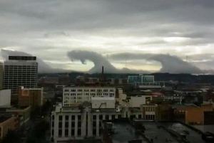 Espectaculares nubes Kelvin-Helmholtz con forma de ola sobre Birmingham, Alabama - 16 de diciembre 2011