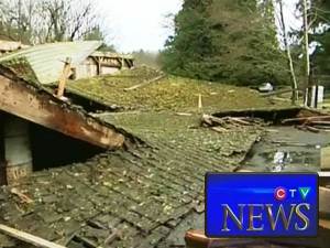 Temblores misteriosos derriban un granero en la Isla de Vancouver, BC, Canadá - 15 de marzo 2012