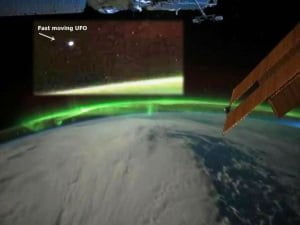 UFO Aurora Australie - UFO Heading Towards Aurora Australis March 2012