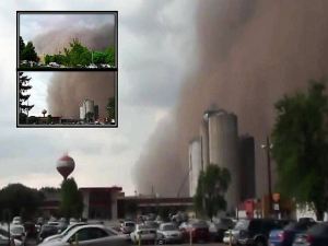 gustnado iowa sandstorm1 - Freak Gustnado Mixes With Dirt, Engulfs Town in Iowa May 4, 2012