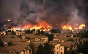 Un incendio de proporciones épicas destruye algunos barrios de Colorado Springs