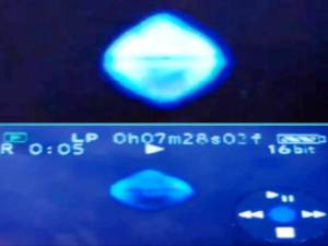 Misterioso objeto con forma ovalada flotando sobre Perthshire, Reino Unido - 12 de noviembre 2012