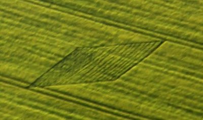 7 formaciones de Círculos de la Cosecha descubiertos en el Reino Unido e Italia - junio 2013