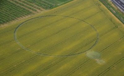 7 formaciones de Círculos de la Cosecha descubiertos en el Reino Unido e Italia - junio 2013