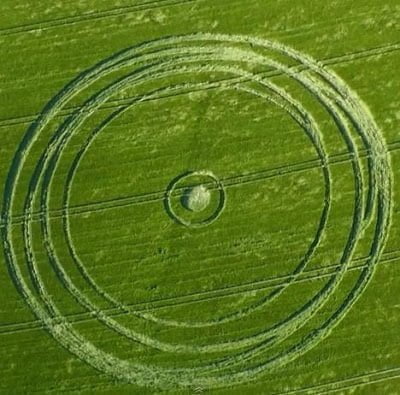 7 formaciones de Círculos de la Cosecha descubiertos en el Reino Unido e Italia - junio 2013