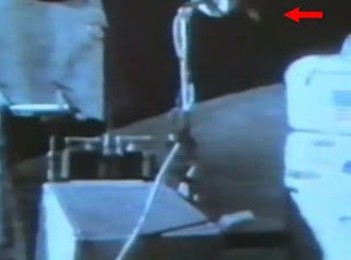 Astronauta de la NASA se emociona cuando 'algo extraño' vuela sobre su cabeza, 2013