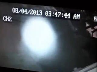 Increíble Orbe (¿Ángel o Extraterrestre?) Grabado en CCTV - agosto 2013