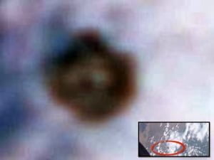 Extraño objeto aparece en una fotografía de archivo de la Géminis 11 - 30 de octubre 2013