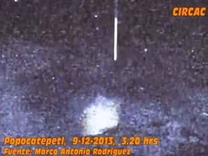 OVNIs sobre el volcán Popocatépetl, México - 5 y 9 de diciembre 2013 2 OVNIs sobre el volcán Popocatépetl, México - 5 y 9 de diciembre 2013