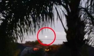 OVNI de movimiento rápido grabado en vídeo en Florida