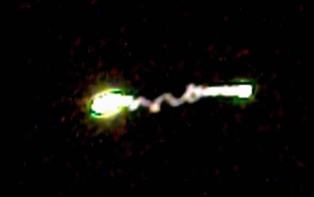 Fenómeno luminoso parecido a un portal UFO visto en el cielo
