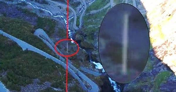 Dron capta un Fastwalker a gran velocidad sobre Trollstigen, Noruega